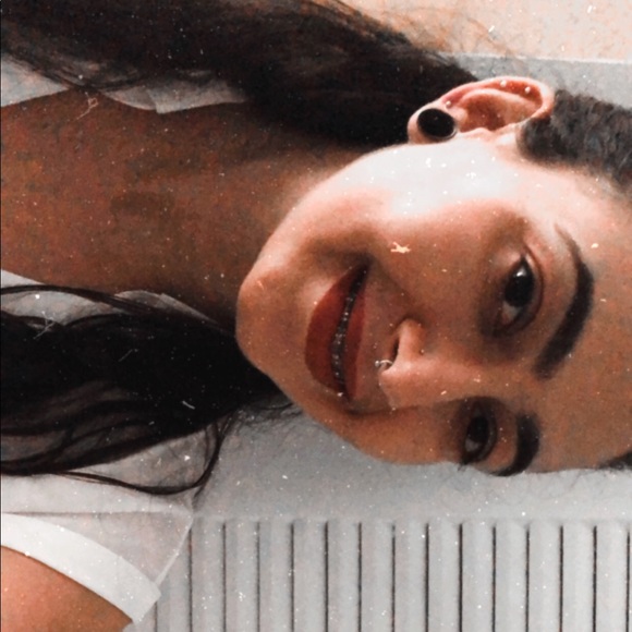 Meet your Posher, Alex - Picture 1 of 4